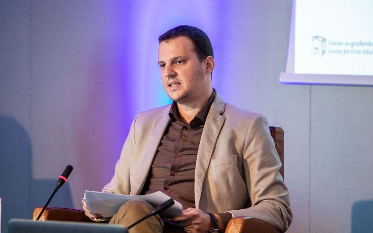 Nikočević Abazović simbol kako se ne treba odnositi prema medijima