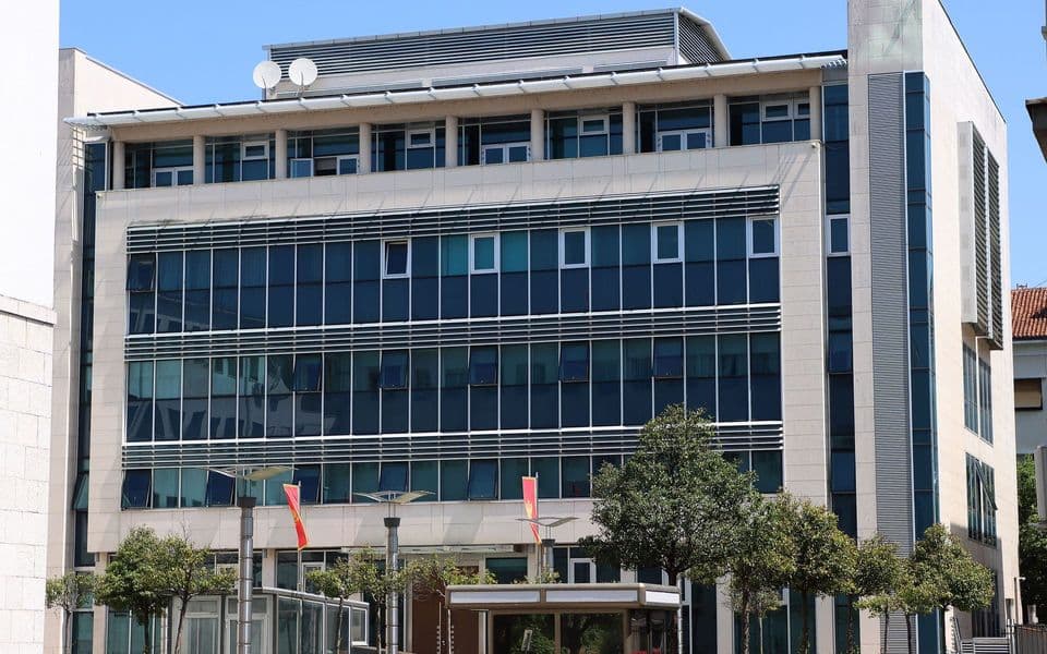 Ukoliko se rekonstrukcija svede na političko balansiranje, njeni efekti će biti ograničeni
