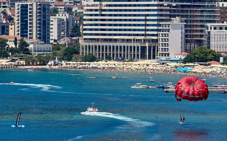 Grupa Izraelaca prijavila da su napadnuti u Budvi, jedan zadobio prelom vilice