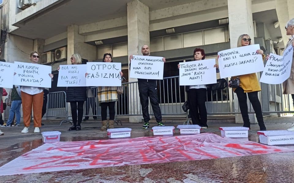 (FOTO): Protest građana ispred SDT-a: Katnić žrtva optuženih za "državni udar" koji žele osvetu i progon