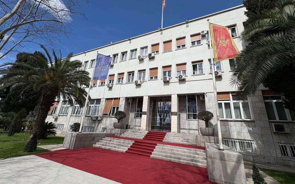 Raspisan peti konkurs za predsjednika i članove CIK-a, Komis