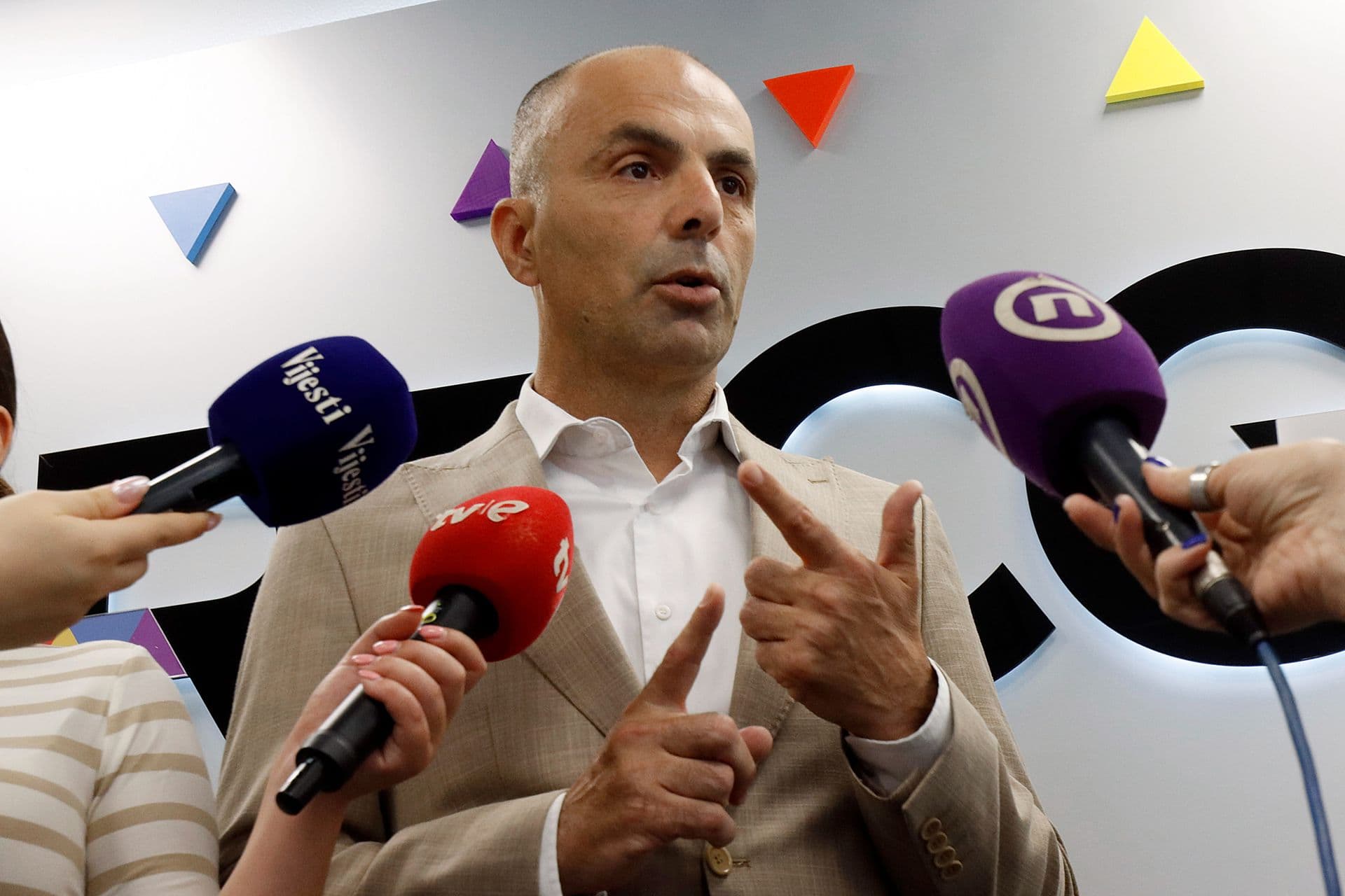 Sindikat zaposlenih RTCG održao protest, Raonić pozvao na detektor laži