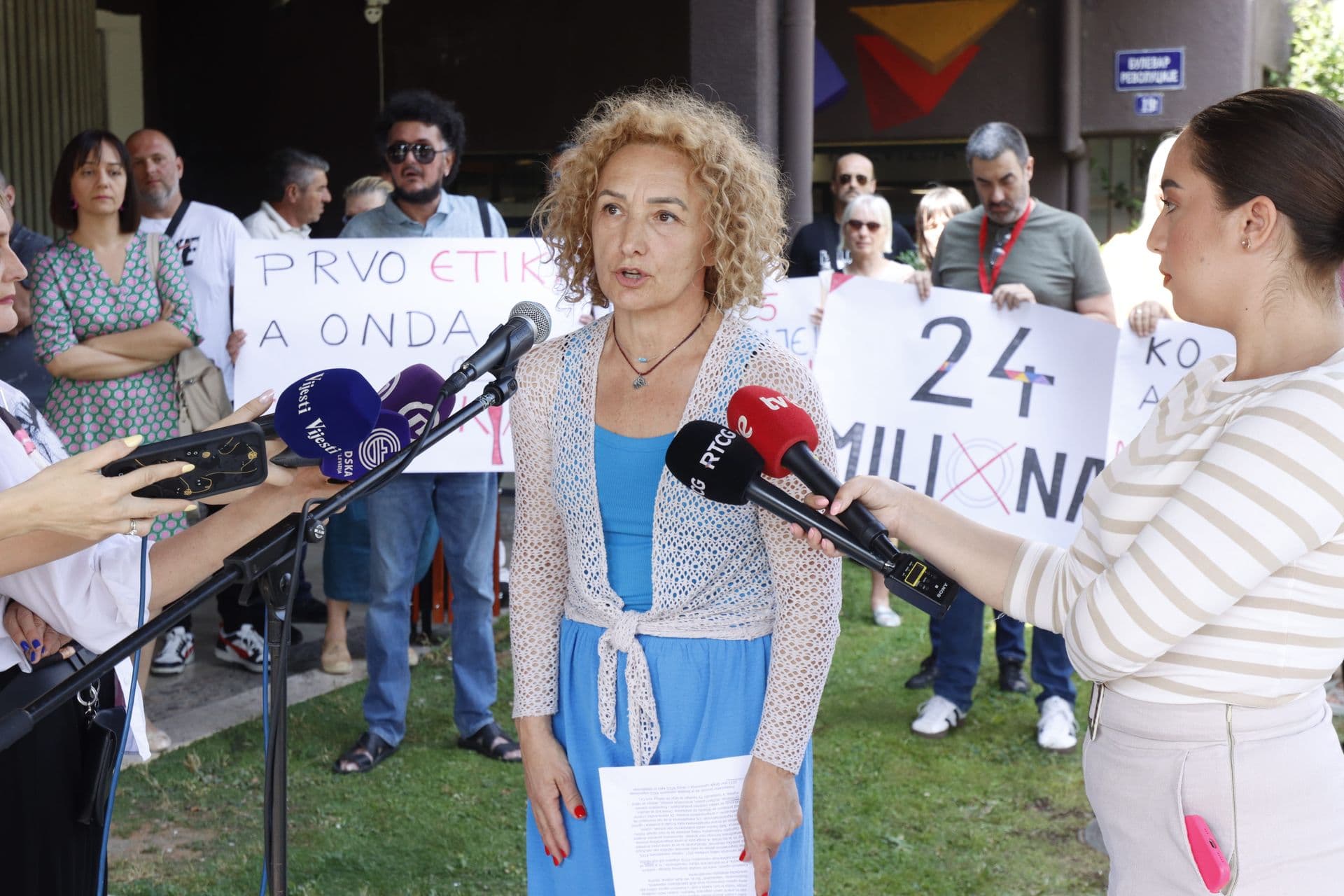 Sindikat zaposlenih RTCG održao protest, Raonić pozvao na detektor laži