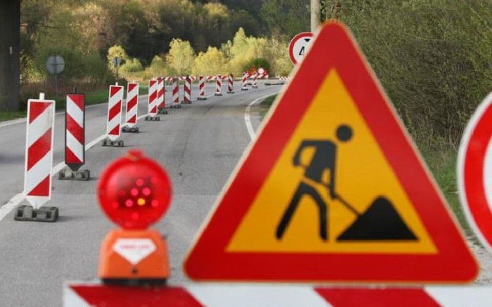 Stanje na putevima: Na kojim dionicama su obustave saobraćaja