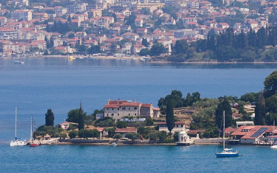 Osumnjičeni da su nelegalno gradili šest objekata u Radanovićima