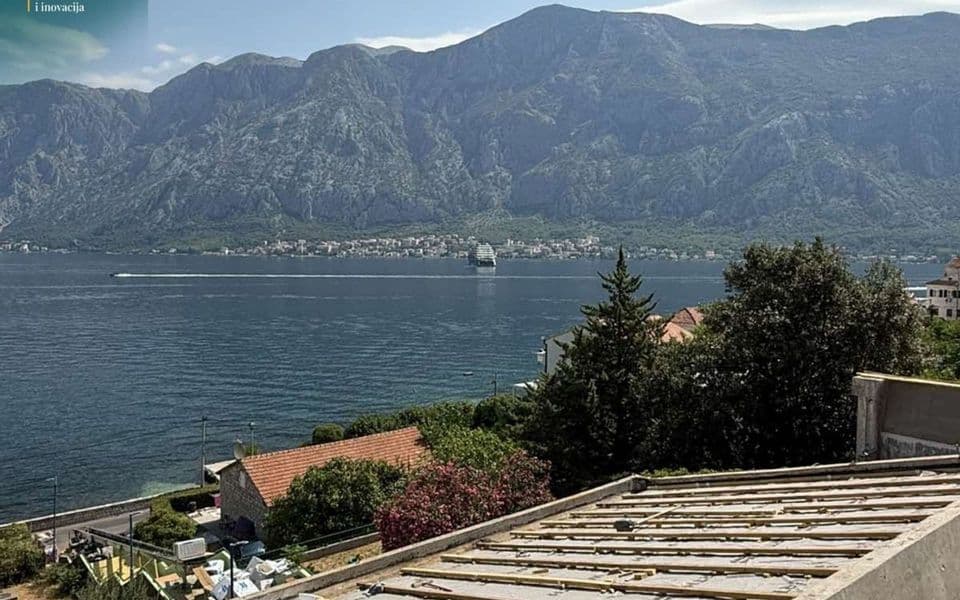 Prčanj: Počela rekonstrukcija krova na OŠ „Ivo Visin“