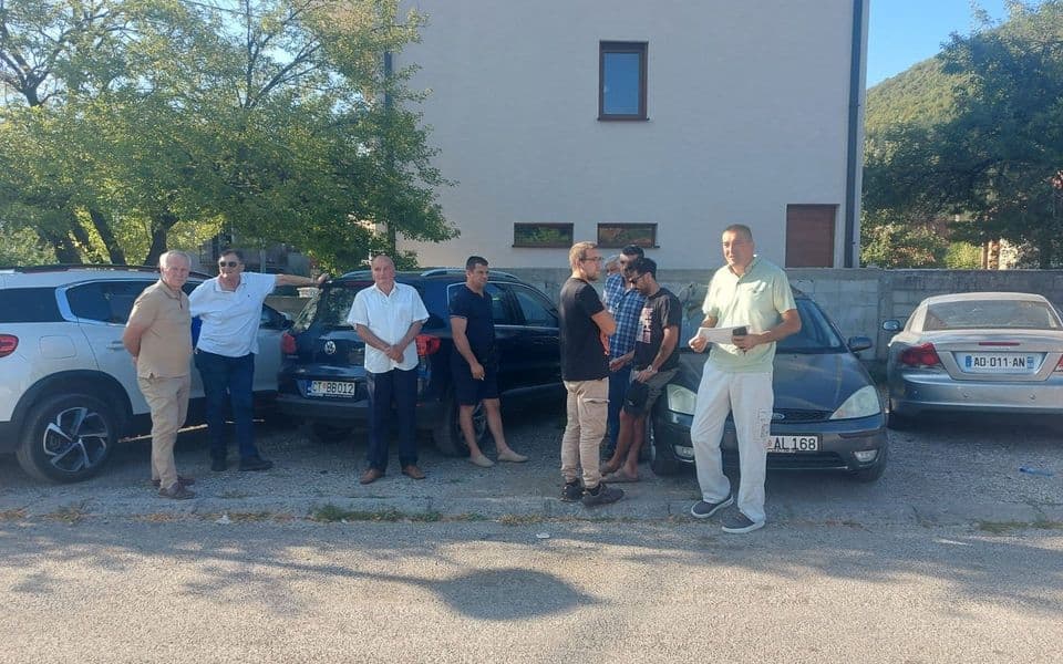 Građani Obzovice i okolnih sela okupili se u znak protesta zbog problema lutajuće stoke