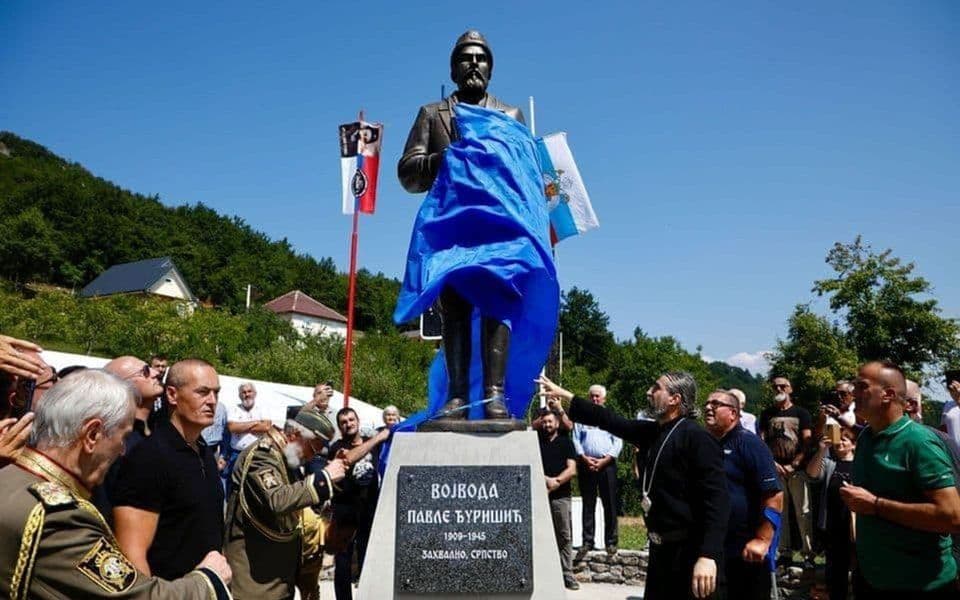 Grupa NVO i aktivistkinje: Spomenik zločincu je i godinu kasnije “na slobodi”