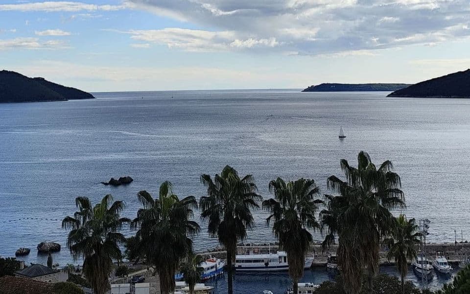 Sjutra pretežno oblačno, do 24 stepena