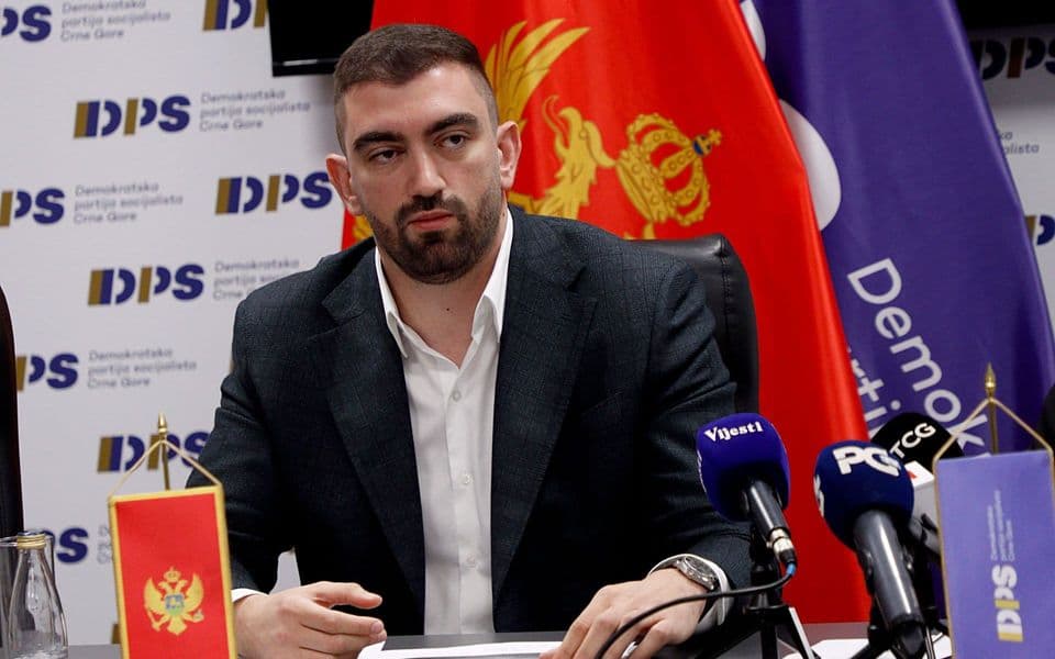 Klikovac: Asfaltiranje Bulevara Vojislavljevića je trajalo tačno onoliko koliko je trebalo da se lokalni funkcioneri slikaju