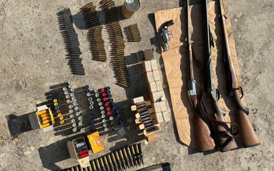 Oduzeti pištolji, revolver, puške, sačmarice, preko 500 komada municije, pronađene i opojne droge