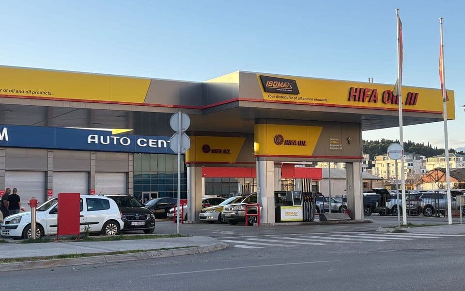 Od sjutra neznatno jeftinije sve vrste goriva, Vlada nije umanjila akcize za 50 odsto