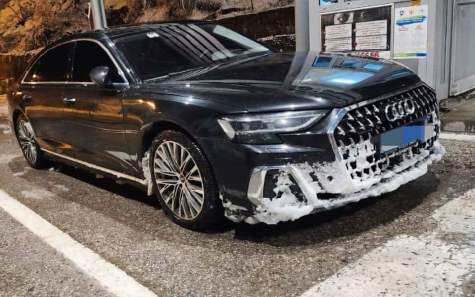 Vozač počasnog konzula Bjelorusije uhapšen s pištoljem u vozilu sa diplomatskim oznakama