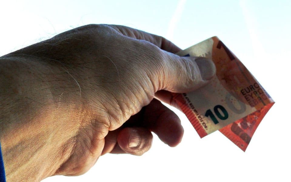 Uhapšen Azerbejdžanac: Policajcima nudio 10 eura