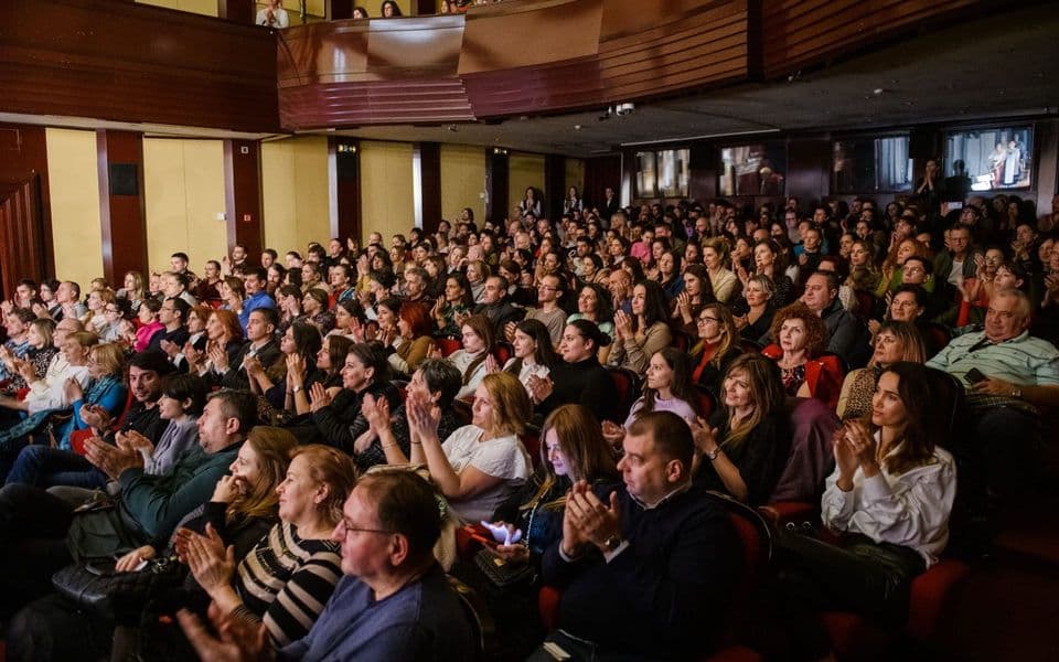 Umjetnici traže objektivnost, a kritičari medijski prostor