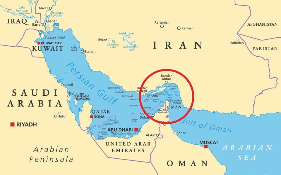 Počela dvostruka blokada Hormuškog moreuza: Brodovi bez američkog odobrenja rizikuju da budu zaplijenjeni