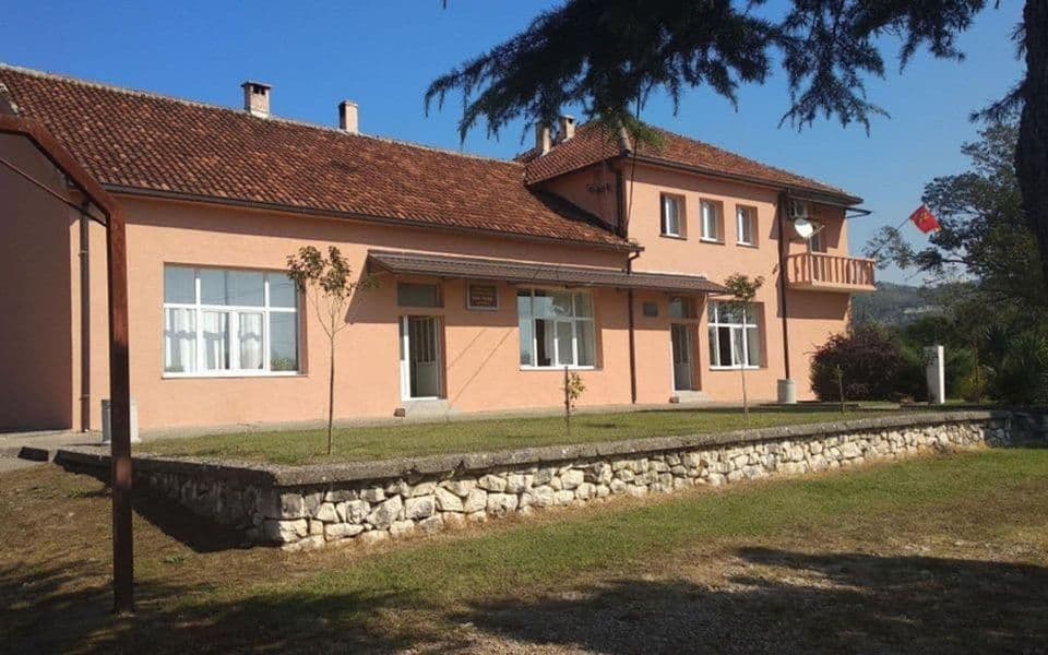 Direktoru OŠ „Vojin Popović“ u Piperima određeno zadržavanje do 72 sata