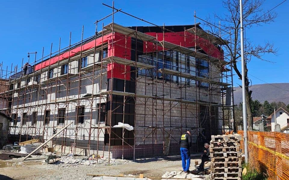 (FOTO) Radovi na kućama poljoprivrede u Beranama i Pljevljima pri kraju