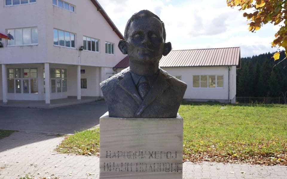 Nestala spomen-bista narodnog heroja Miluna Ivanovića u Biševu kod Rožaja