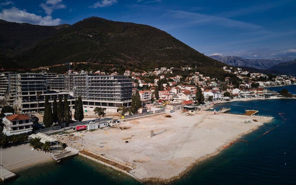 Građevinska inspekcija bila dužna da zaustavi nasipanje plaže u Baošićima