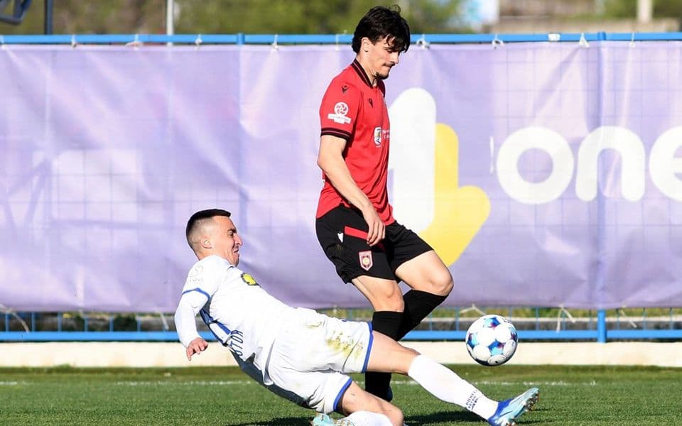 Mornar ide na Jezero, Otrant na Dečić