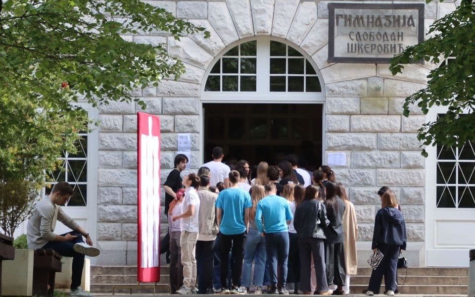 Sartr i ,,Stranac“ zbunio ,,lučonoše“