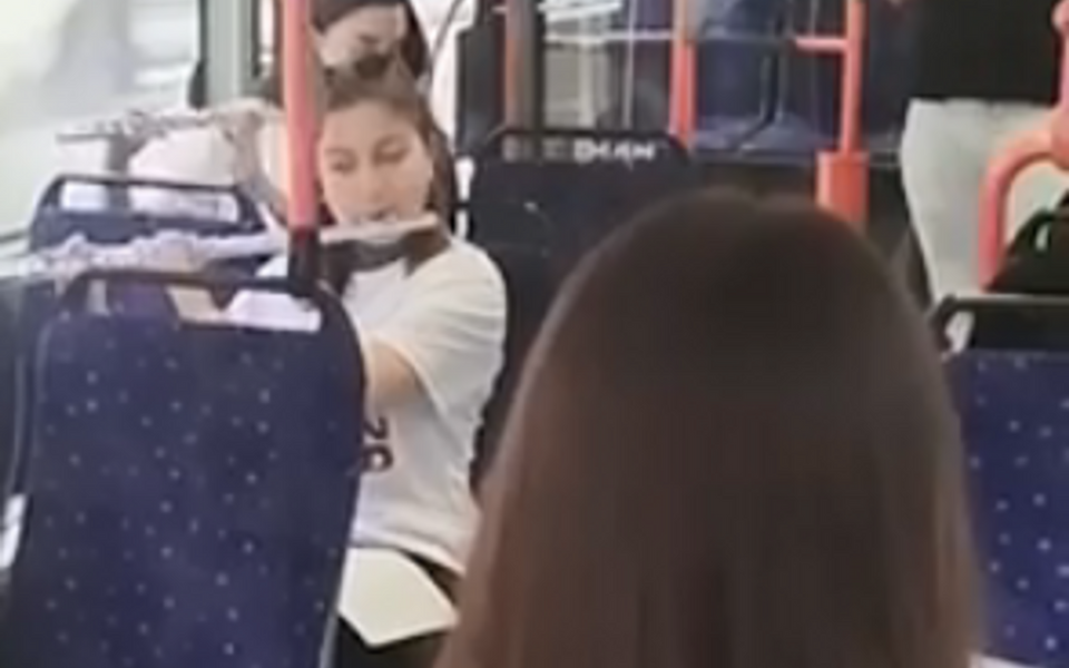 (VIDEO) „Muzički intermeco“ u gradskom prevozu