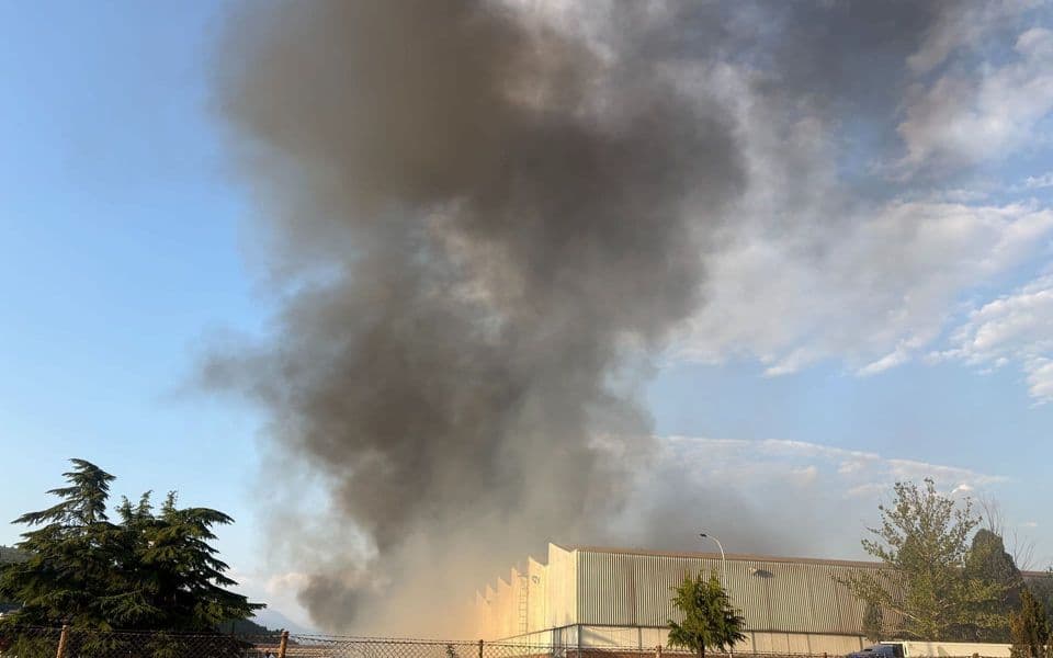 Gori pogon “Prerade”, na terenu vatrogasci