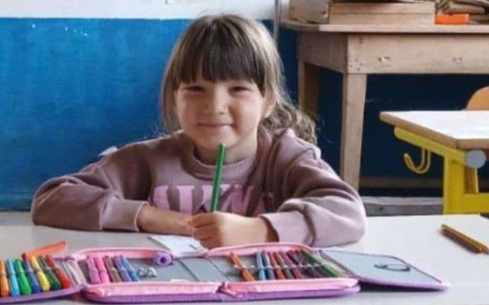 Učenica Dijana otvorila seosku školu, a nadležni joj nijesu obezbijedili ni toalet