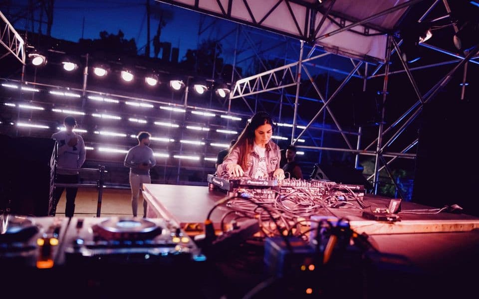 Crnogorska dj-ka laris osvaja svjetsku scenu: Nakon dance arene dio rezidenture na Ibici uz čuvenu Indiru Paganotto