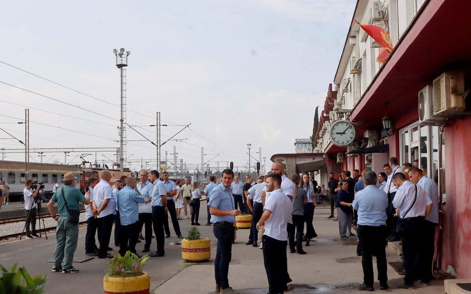 Željezničari još čekaju platu, čeka se zeleno svjetlo za uplatu 3,75 miliona eura