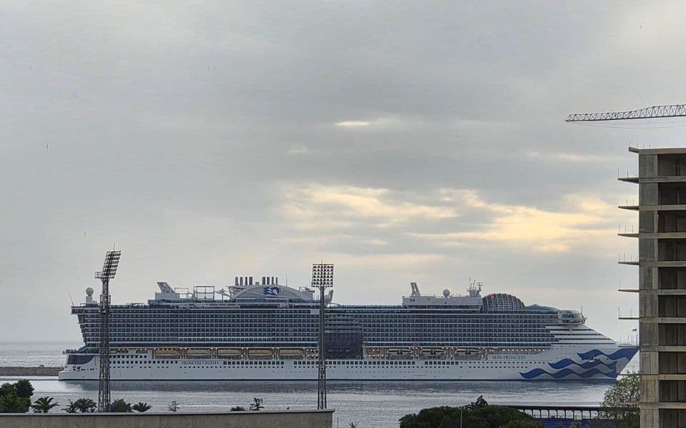 (VIDEO) U barsku luku uplovila dva kruzera, doputovalo oko 7.000 turista