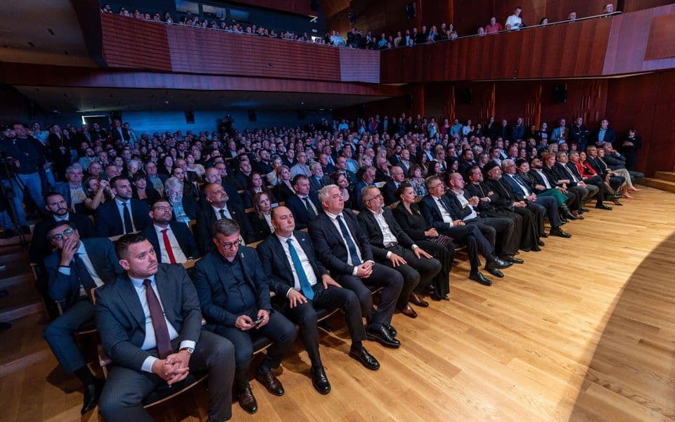 Skupština obilježila Dan sjećanja na žrtve genocida u logorima Jasenovac, Mauthauzen i Dahau