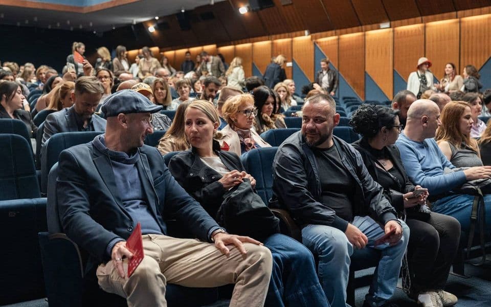 Komedija je ogledalo stvarnosti