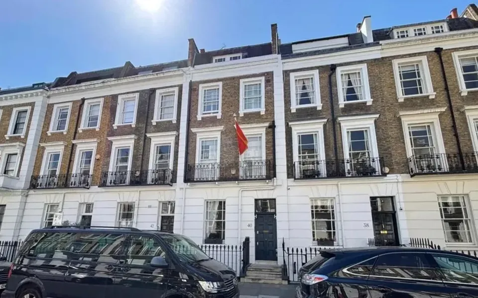 Stanovnicima kvarta u Londonu smeta ambasada Crne Gore: Žale se na isticanje zastave, tvrde da će im poremetiti mir