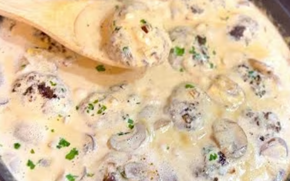 Spremno za pola sata: Pripremite pileće ćufte u sosu od pečuraka