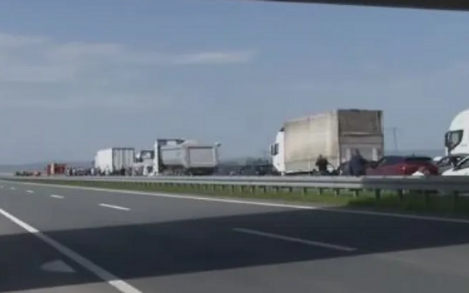 Četiri osobe stradale na auto-putu u Srbiji, automobil išao u suprotnom smjeru