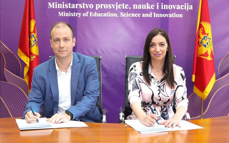 Nabavka savremene računarske opreme za škole u Crnoj Gori