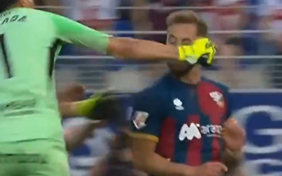 Golman koji je nokautirao protivničkog igrača dobio maksimalnu suspenziju, klub mu oduzeo sve plate