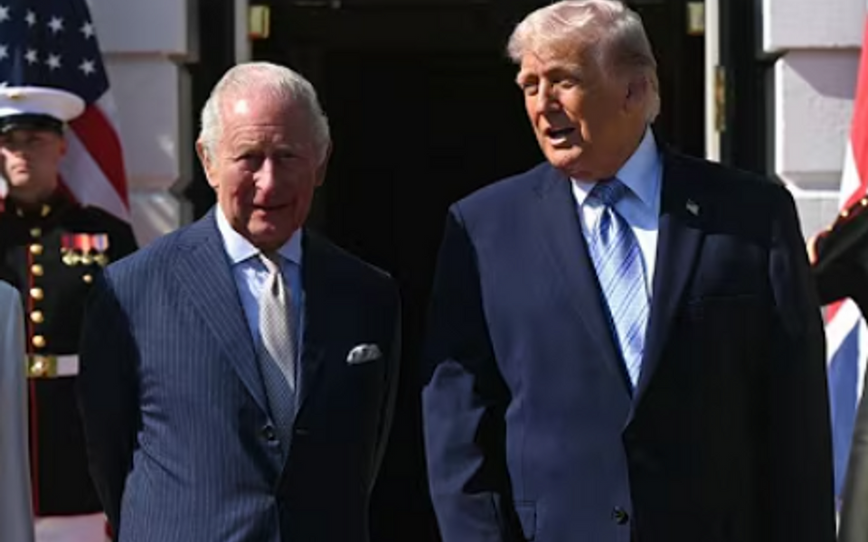 Topli zagrljaj u Bijeloj kući, pa hladan kraljevski tuš u Kongresu: Čarls pred svima rekao ono što Tramp ne želi čuti