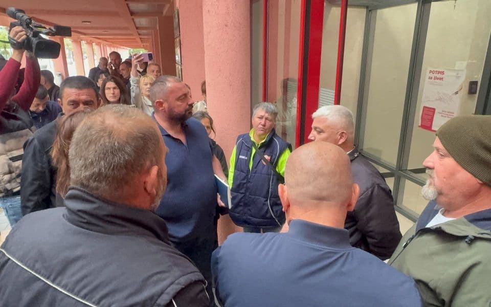 (VIDEO) Farmeri izgubili strpljenje: Najavili nasilan ulazak u Ministarstvo poljoprivrede
