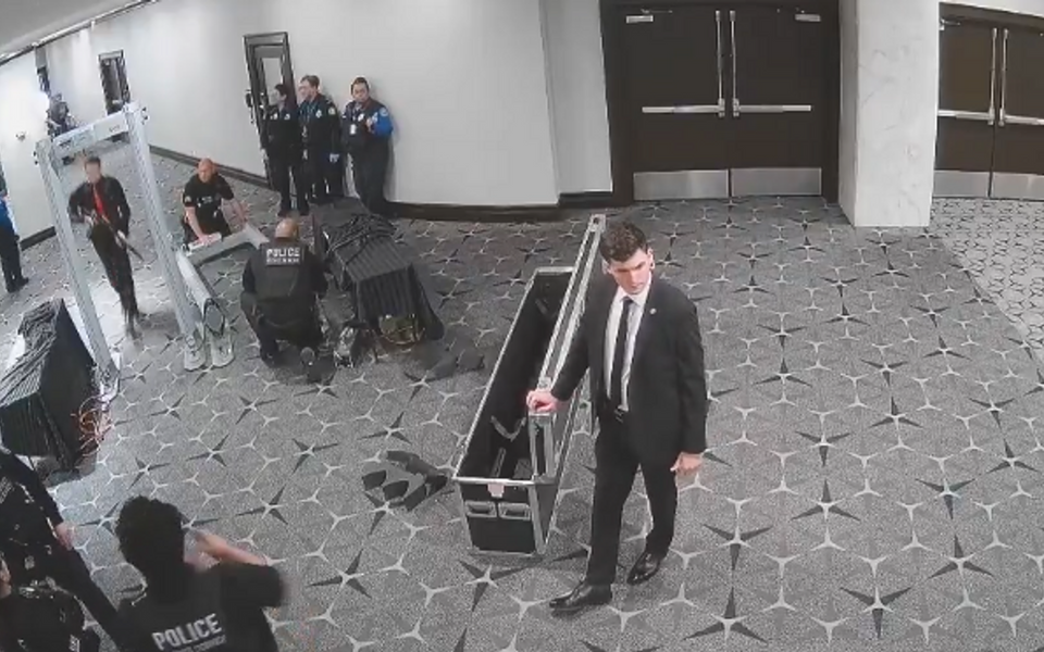 (VIDEO) Osumnjičeni za atentat na Trampa probio obezbjeđenje u četiri sekunde