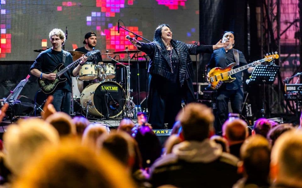 (FOTO) Kaliopi: Nastup u Herceg Novom „praznik oko srca“