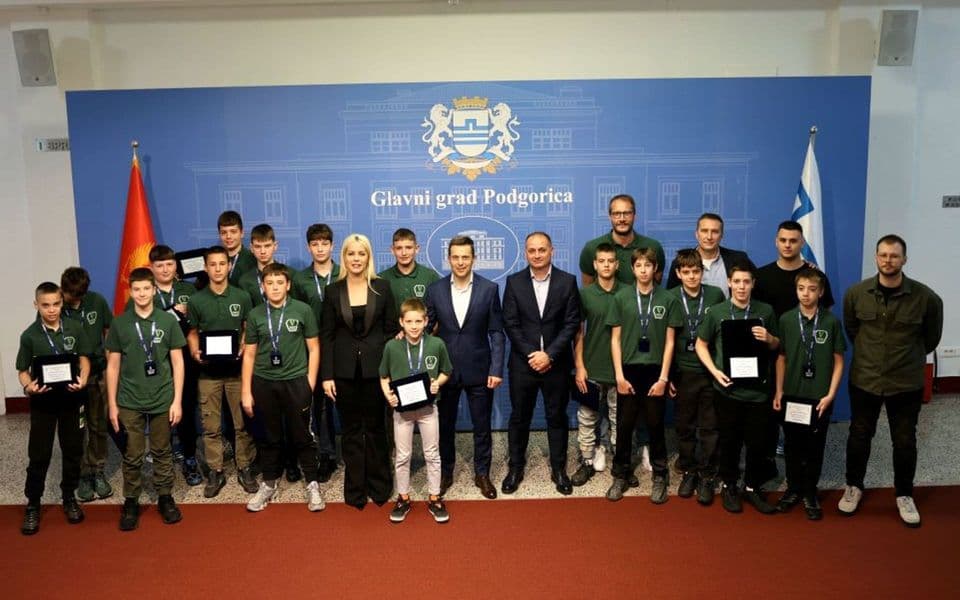 Mujović priredio prijem za mlade vaterpoliste Aquatic Verdea nakon uspjeha u Dubrovniku