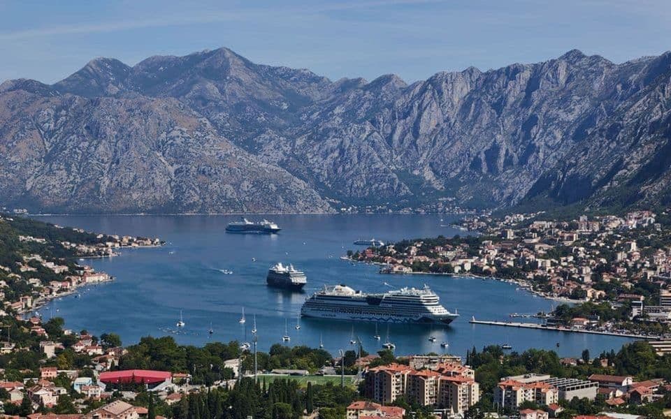 Dobrota: Nakon masovne tuče identifikovane operativno interesantne osobe, policija traga za jednim učesnikom