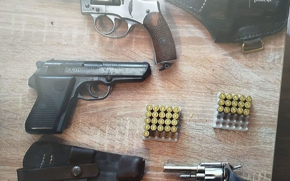 Pretres u Sutomoru: Oduzeti pištolj, revolver i municija, protiv jedne osobe podnijeta prijava