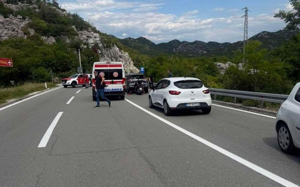 Saobraćajna nezgoda i jedna tuča
