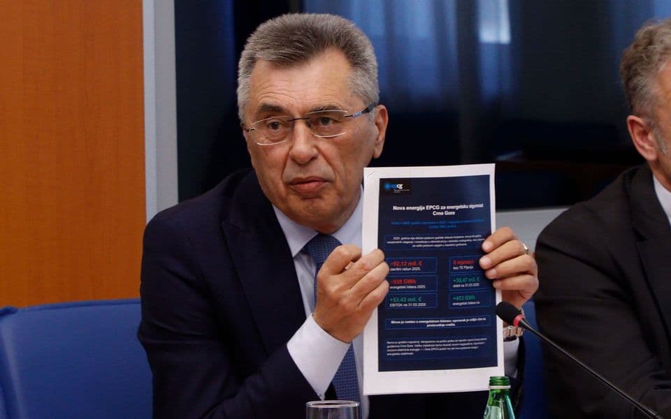 O zaduženju EPCG: Jedni o investicijama i stabilnosti, drugi o rastu dugova i partijskom zapošljavanju