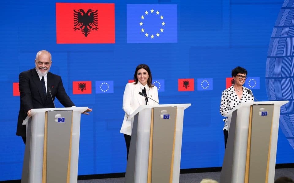 Kos: Veliki korak naprijed za Albaniju na njenom putu ka članstvu u EU