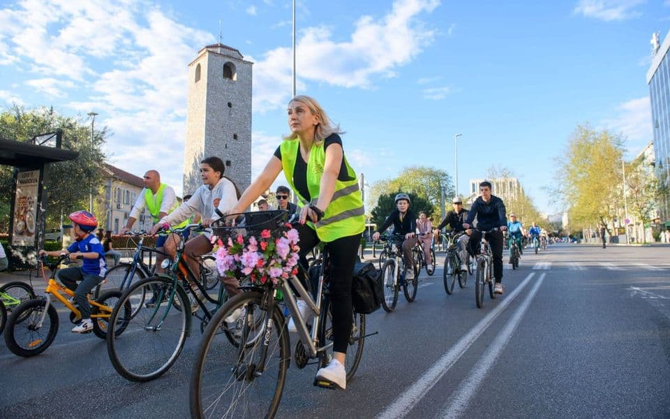 Ulagati u biciklističku infrastrukturu, zone za pješake i bolji javni prevoz